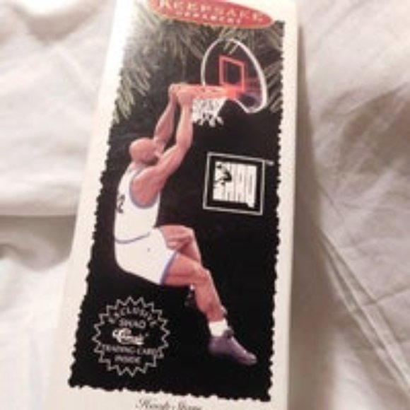 Shaquille O’Neal Hallmark Keepsake Ornament - Picture 4 of 7
